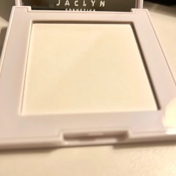 Jaclyn Cosmetics - Picture 4 of 5